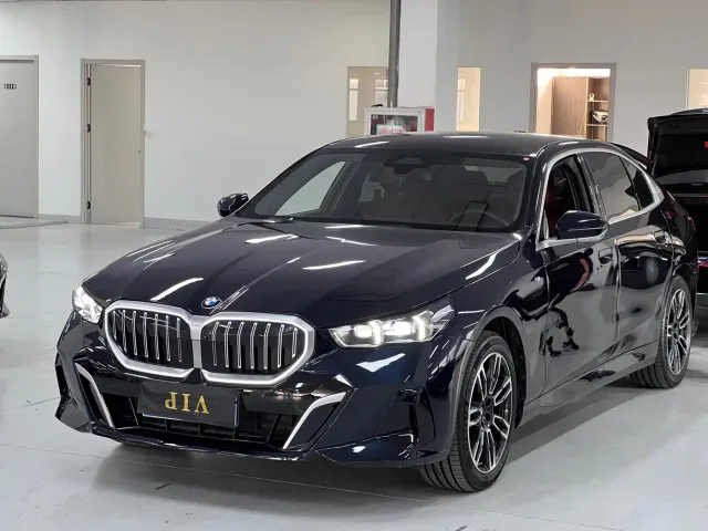 BMW 5 Series — Фото автомобиля 2
