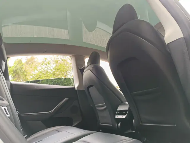 Tesla Model Y — Фото автомобиля 8