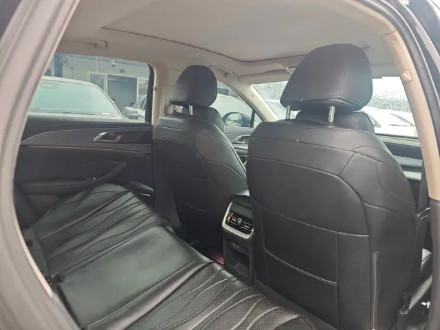 Hongqi H5 — Фото автомобиля 6