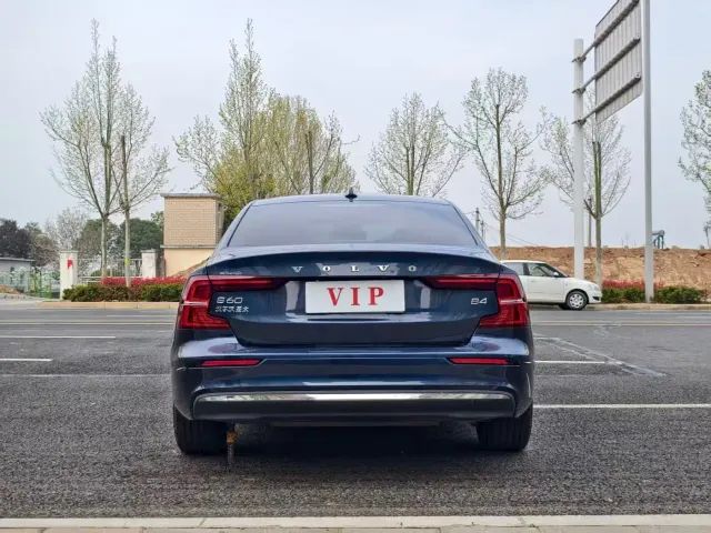 Volvo S60 — Фото автомобиля 8