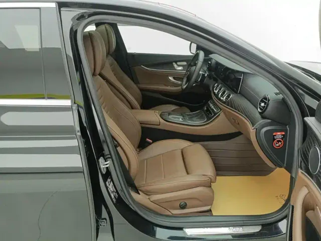 Mercedes-Benz E-Class — Фото автомобиля 8