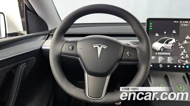 Tesla Model Y — Фото автомобиля 13