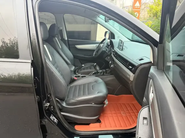 Dongfeng Fengxing Fengxing SX6 2022 1.6L Manual Comfort — Фото автомобиля 13