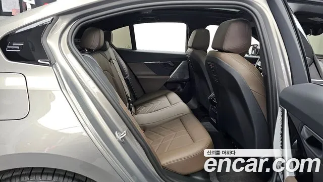 BMW 5-Series — Фото автомобиля 11