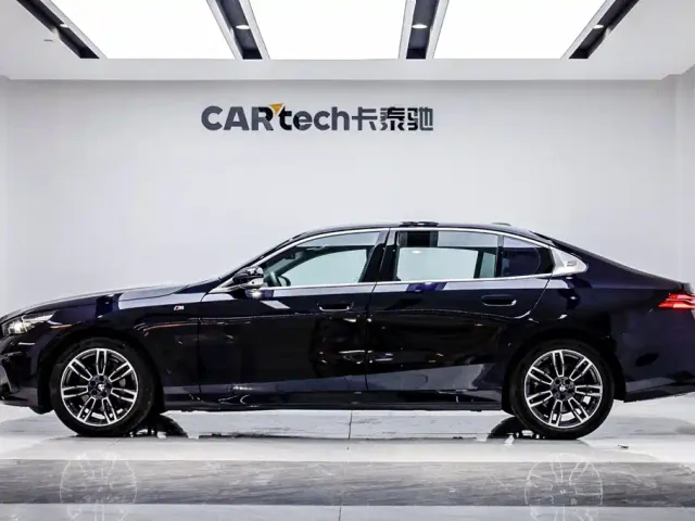 BMW 5 Series — Фото автомобиля 3
