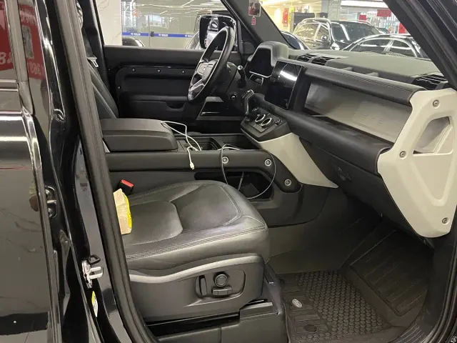 Land Rover Defender — Фото автомобиля 14