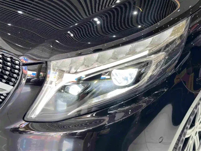 Mercedes-Benz V-Class — Фото автомобиля 7