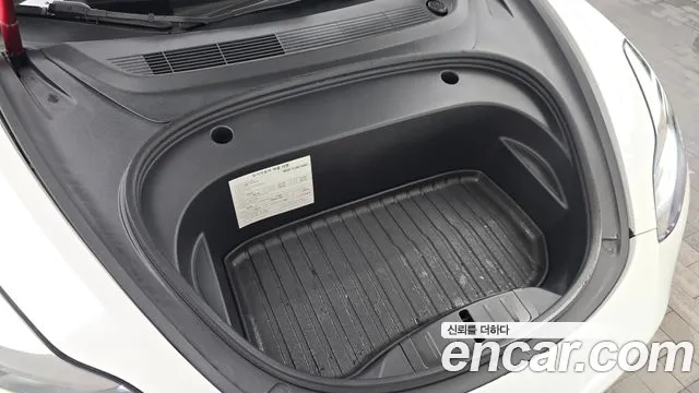 Tesla Model 3 — Фото автомобиля 6