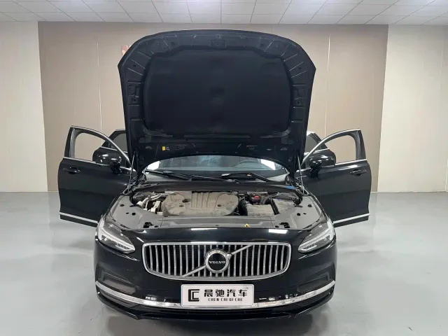 Volvo S90 — Фото автомобиля 14