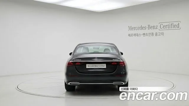 Mercedes-Benz E-Class — Фото автомобиля 4