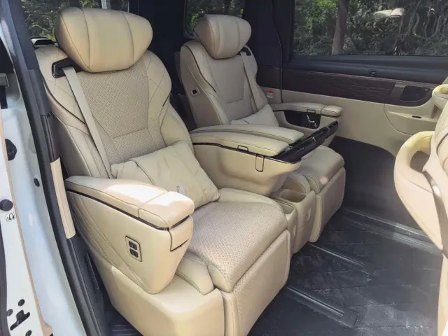 Toyota Alphard — Фото автомобиля 6