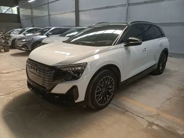 Фотография автомобиля — Audi Q5 e-tron