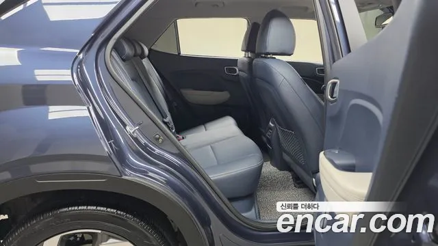 Hyundai Venue — Фото автомобиля 17