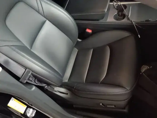 Tesla Model Y — Фото автомобиля 24