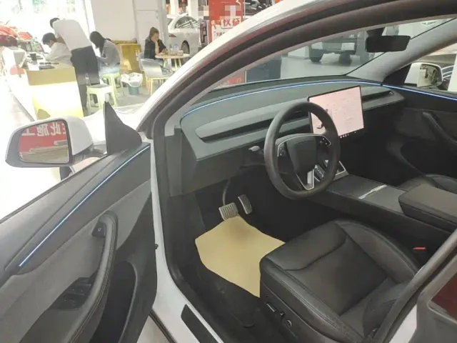 Tesla Model Y — Фото автомобиля 15