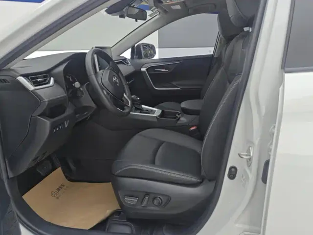 Toyota RAV4 — Фото автомобиля 9