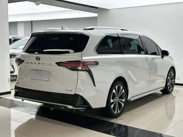 Toyota Granvia — Фото автомобиля 16