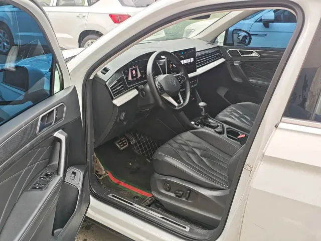 Volkswagen Tiguan L — Фото автомобиля 7