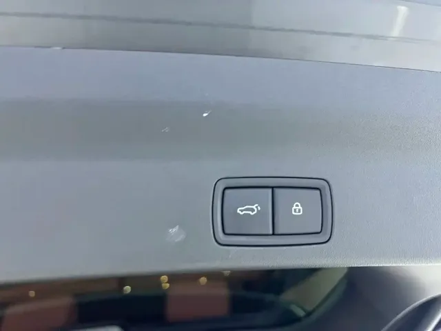 Li Auto L8 — Фото автомобиля 15