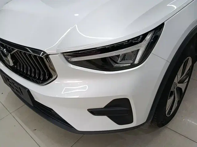 Volvo XC40 — Фото автомобиля 23