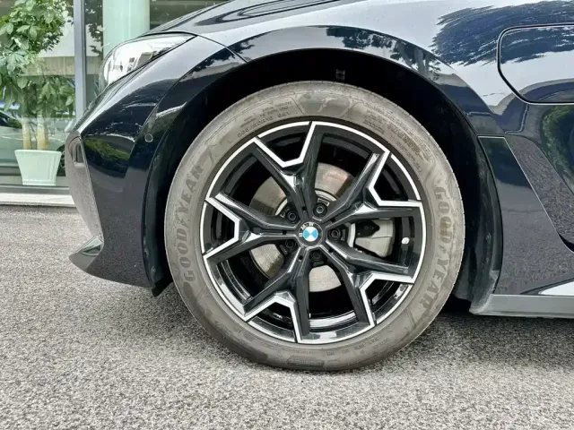BMW i3 — Фото автомобиля 12