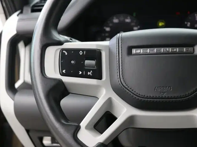 Land Rover Defender — Фото автомобиля 23