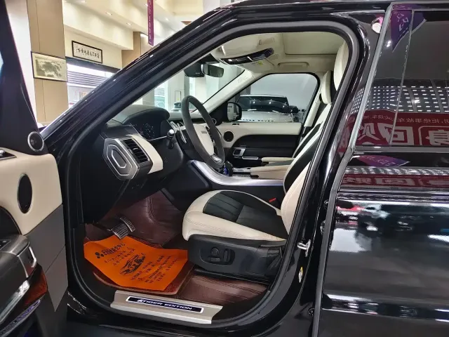 Land Rover Range Rover Sport — Фото автомобиля 6