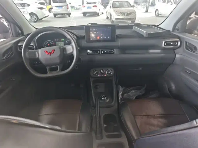 Wuling Hongguang — Фото автомобиля 9