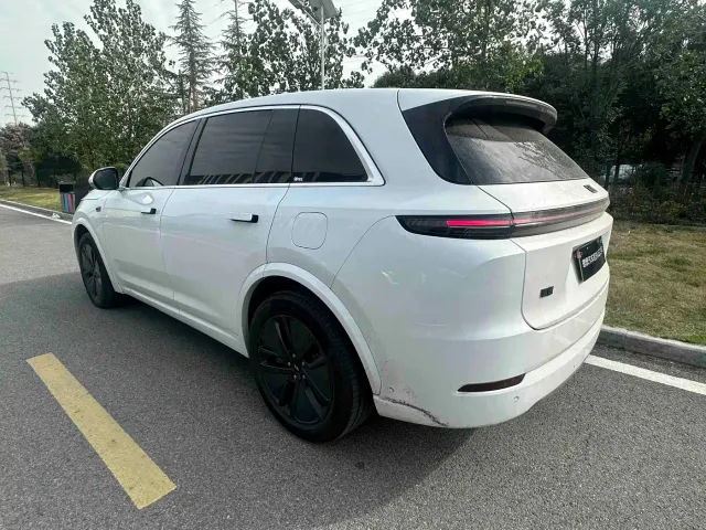 Li Auto L7 — Фото автомобиля 11