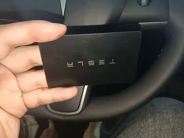 Tesla Model 3 — Фото автомобиля 8