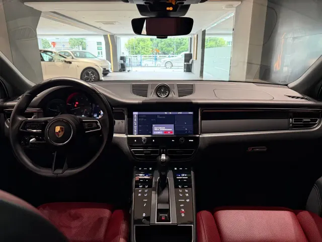 Porsche Macan — Фото автомобиля 10
