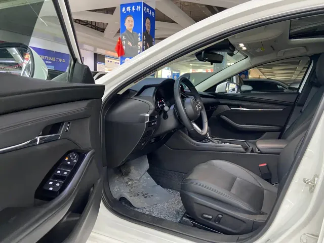 Mazda Axela — Фото автомобиля 7
