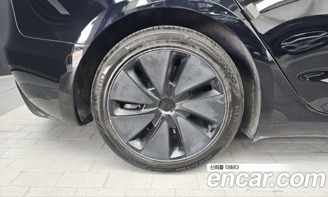 Tesla Model 3 — Фото автомобиля 5