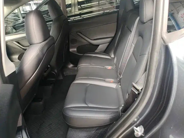 Tesla Model Y — Фото автомобиля 16