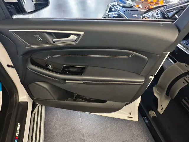 Ford Edge — Фото автомобиля 13