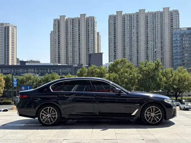 BMW 5 Series — Фото автомобиля 3