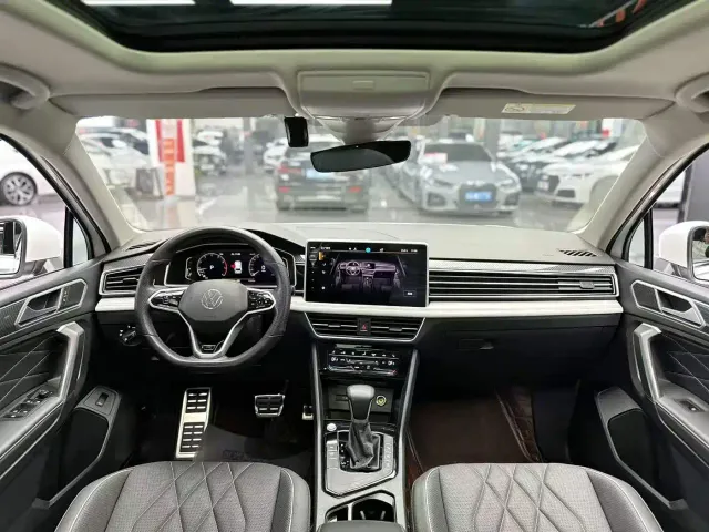Volkswagen Tiguan L — Фото автомобиля 7