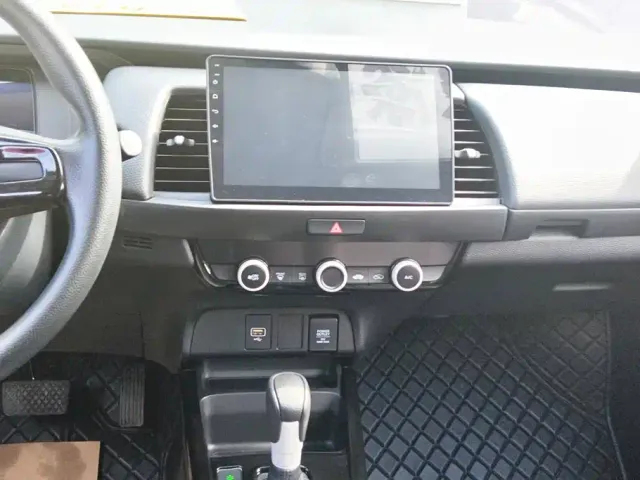 Honda Fit — Фото автомобиля 13