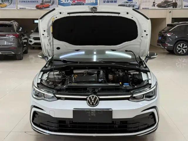 Volkswagen Golf — Фото автомобиля 7
