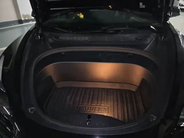 Tesla Model 3 — Фото автомобиля 21