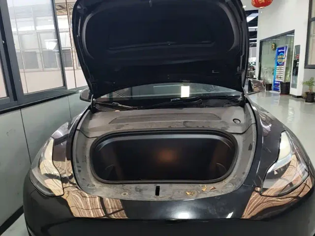 Tesla Model Y — Фото автомобиля 19