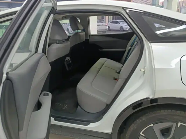 Toyota bZ3 — Фото автомобиля 11