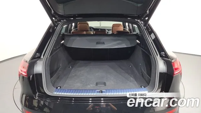 Audi e-tron — Фото автомобиля 15