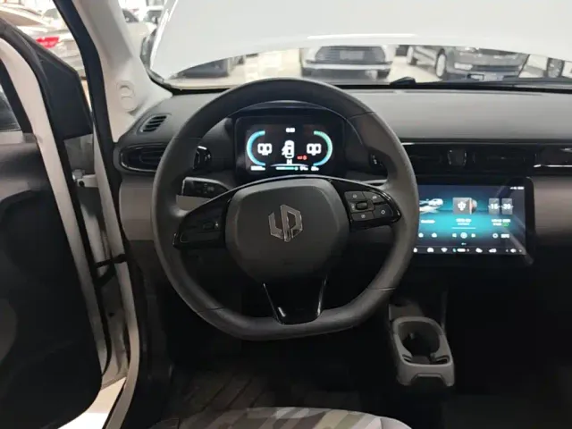 Leapmotor T03 — Фото автомобиля 10