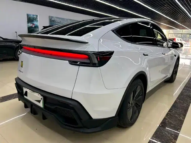 Tesla Model Y — Фото автомобиля 4