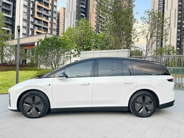 Li Auto i8 — Фото автомобиля 3