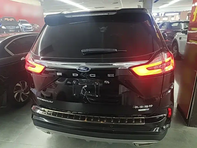 Ford Edge — Фото автомобиля 5