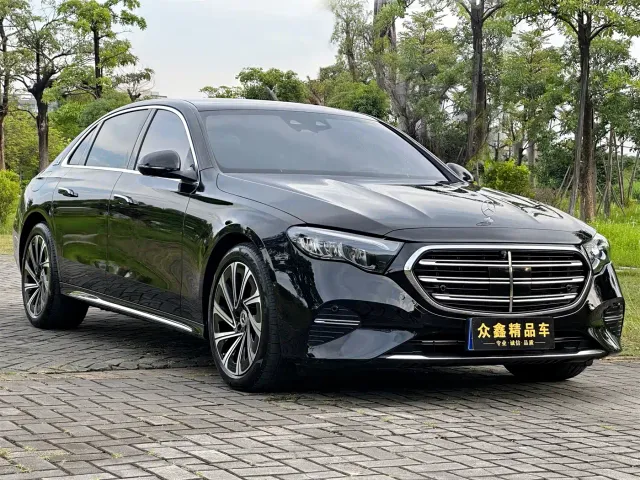 Mercedes-Benz E-Class — Фото автомобиля 3