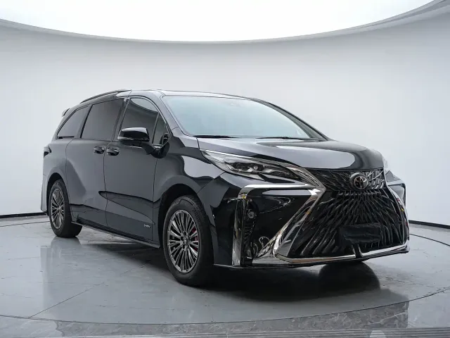Toyota Sienna — Фото автомобиля 3