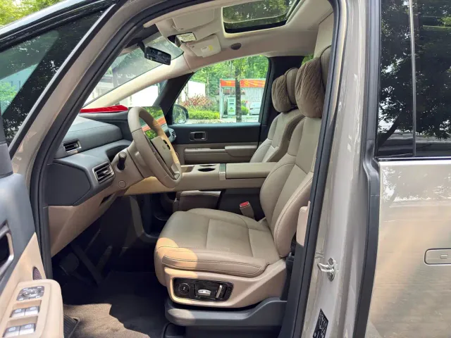 Li Auto MEGA — Фото автомобиля 10